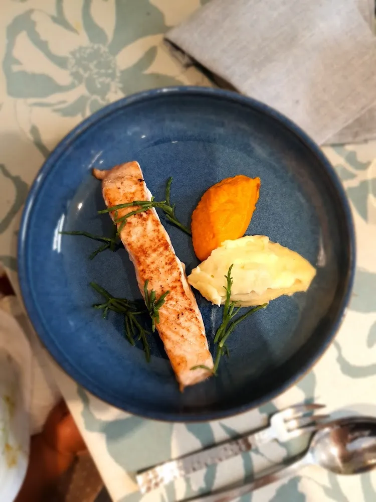 Pavé de Saumon Avec Purée de Pomme de Terre A l'huile d'olive