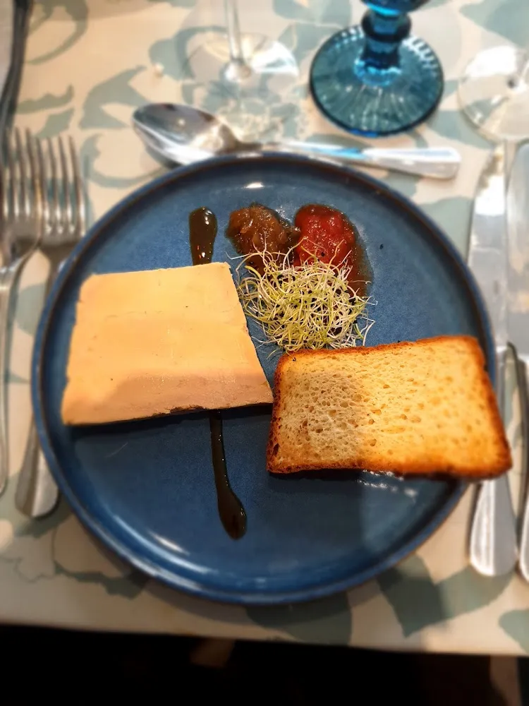 Tranche de Foie Gras Maison Avec Sa Brioche Faite Maison